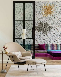 It’s amazing what a bold splash of color can do! This homeowner’s art brings personality and vibrance, turning this custom space into a true reflection of them! 🎨 

#customhomes #houstonhomebuilder