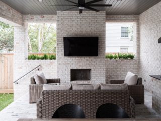 It’s finally that time of year when it’s cold enough to cozy up by the fire! 🔥 Which of these fireplaces would you choose for a rare chilly Houston evening?

#houstonhomebuilder #houstonhomes