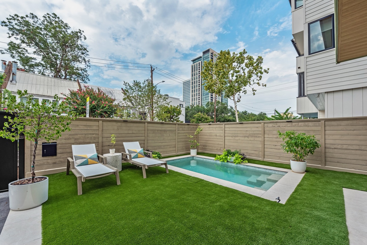 Your slice of paradise 🏝️ , even in the big city 🏢 
-
-
-
#onpointcustomhomes #homebuilder #houston #houstonrealestate